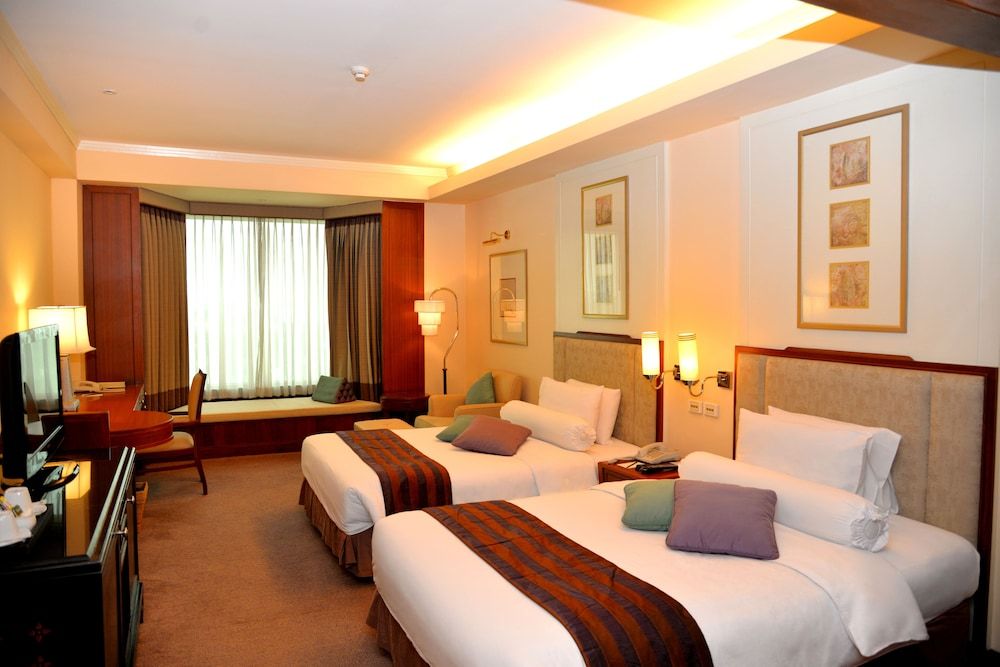 Rama Gardens Hotel Bangkok Executive Deluxe Room, Bathtub 4