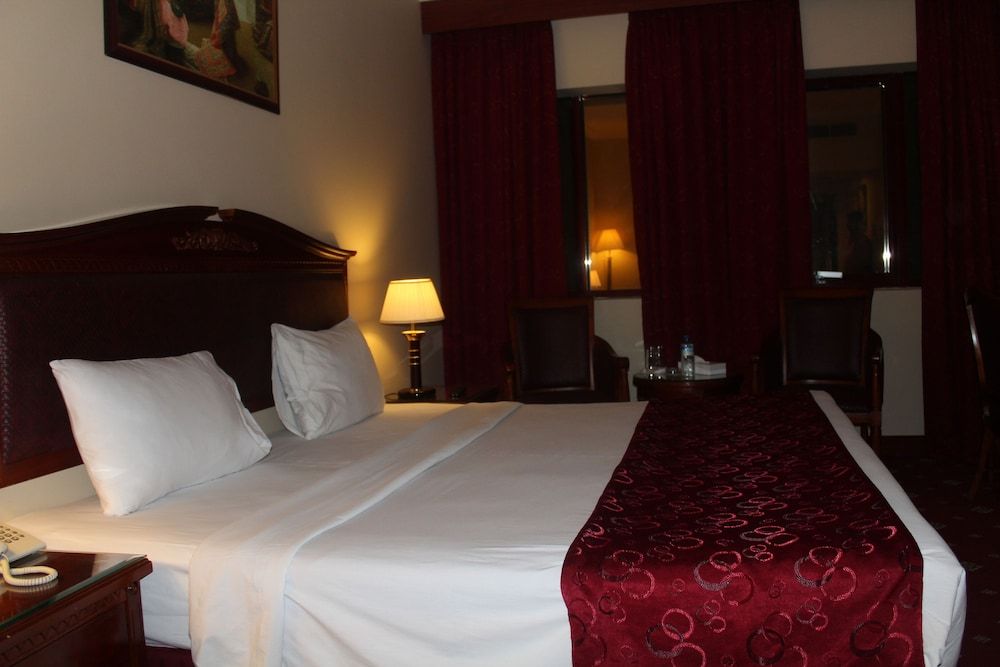 Mount Royal Hotel Single Room 2