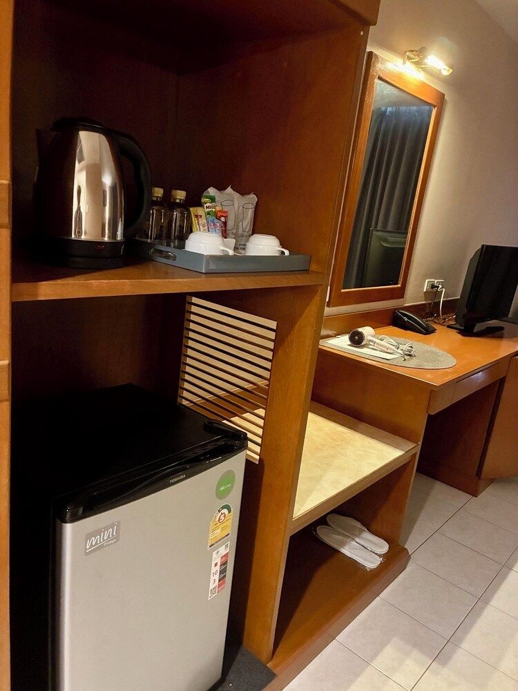 Crown Pattaya Beach Hotel Superior Twin Room 4