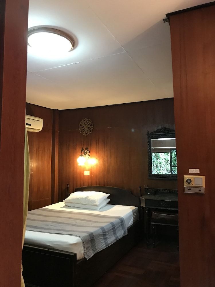 Sunrise Bungalow Traditional Bungalow 6