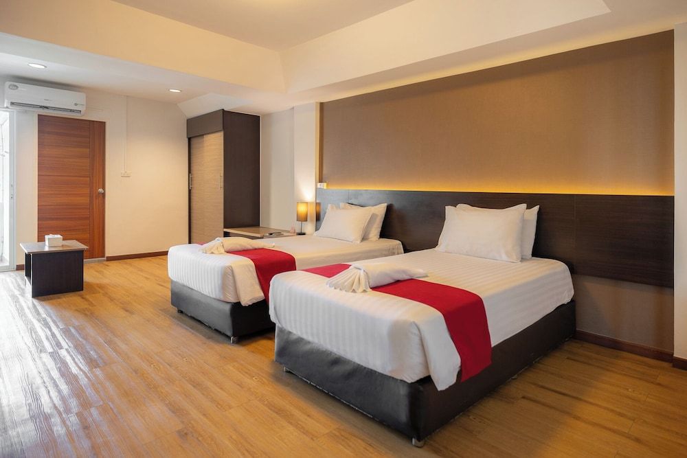 Golden Jade Suvarnabhumi Superior Double or Twin Room with Round Trip Transfer 3