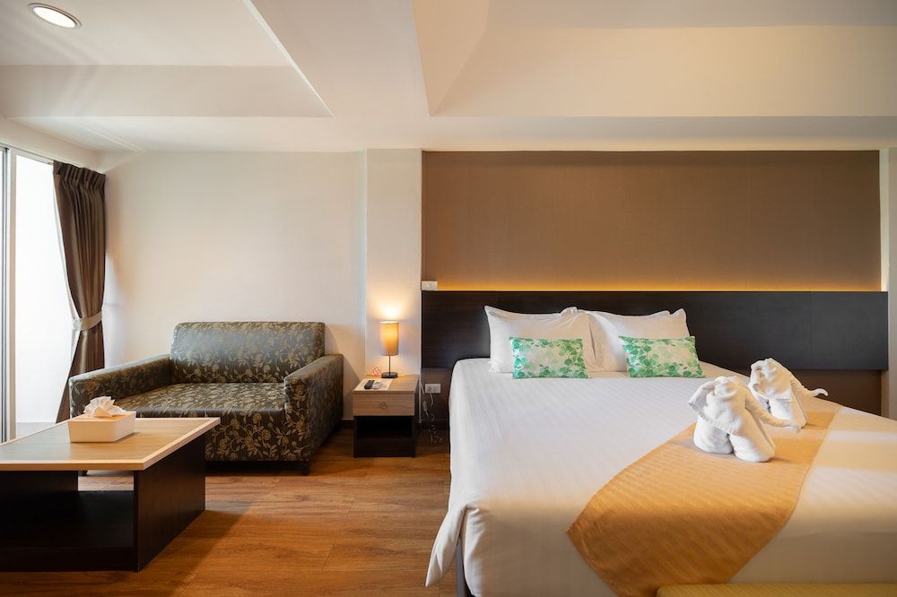 Golden Jade Suvarnabhumi Superior Double or Twin Room with Round Trip Transfer 2