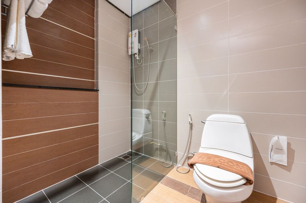 Manhattan Pattaya Hotel Superior Twin Room 6