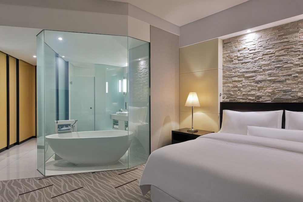 The Westin City Centre Bahrain Deluxe Room, 1 King Bed, Non Smoking 4