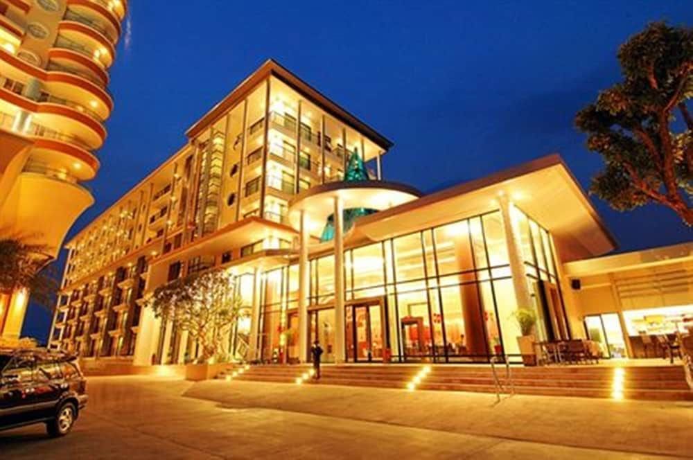 Front of property - evening/night