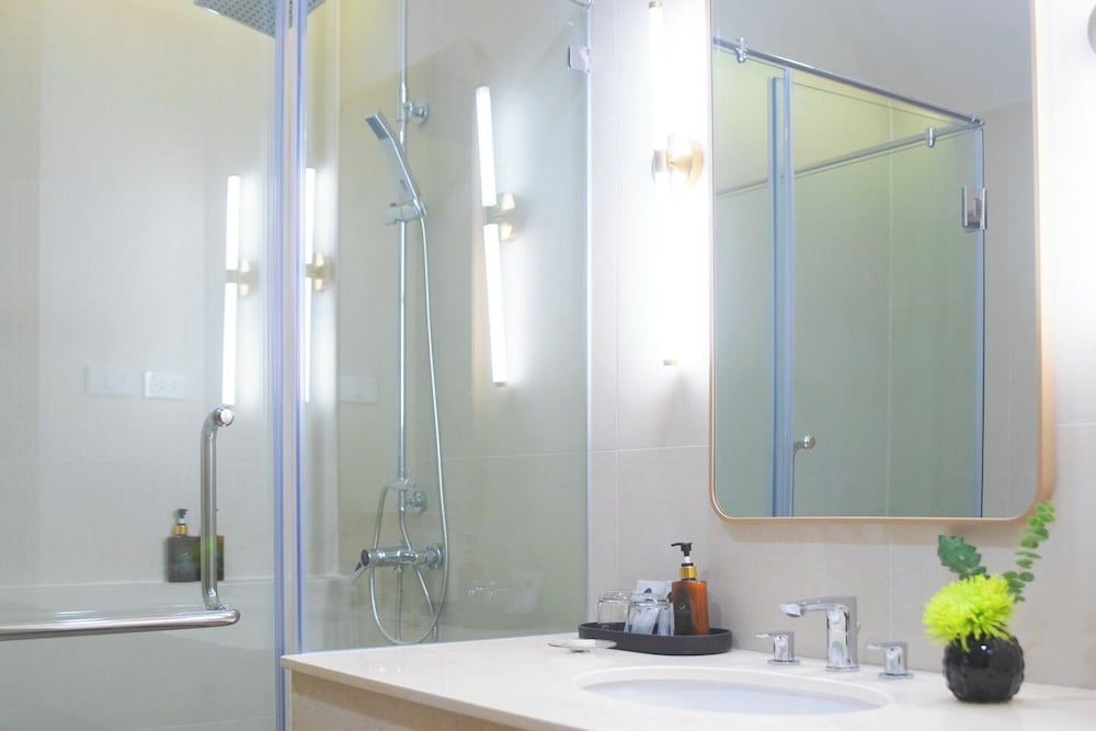 Long Beach Garden Hotel and Pavilions Deluxe Ocean View 4