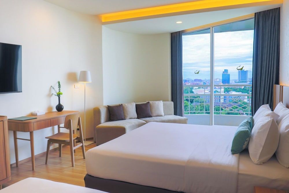 Long Beach Garden Hotel and Pavilions Deluxe Ocean View 2