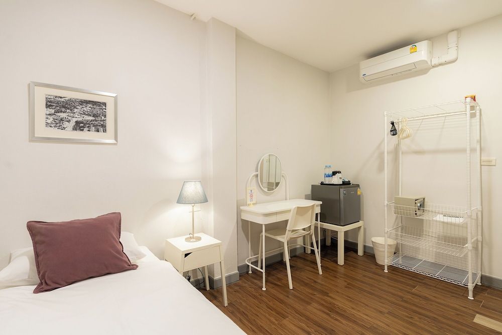 undefined Ratchadamnoen Residence 8