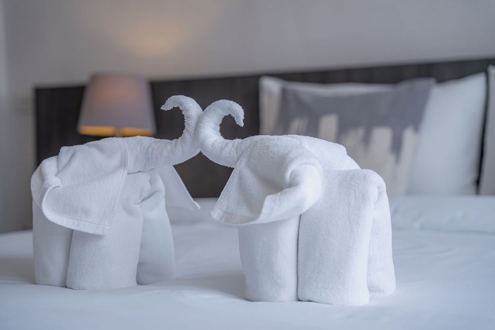 Ratchadamnoen Residence Deluxe Triple Room 7