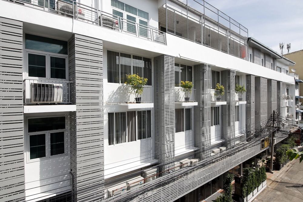 undefined Ratchadamnoen Residence 2
