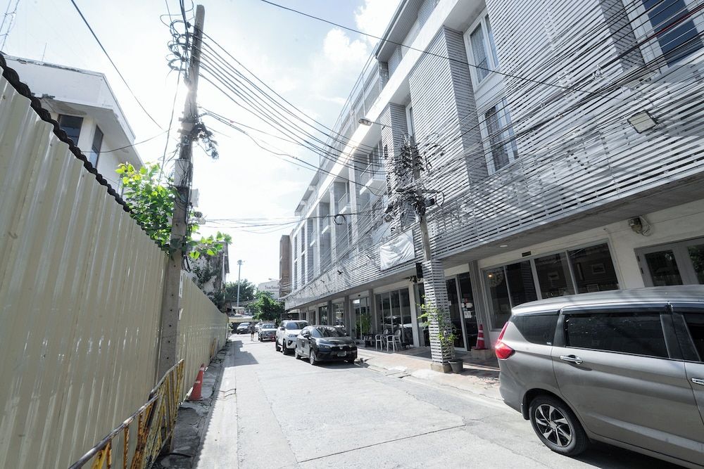 undefined Ratchadamnoen Residence 6