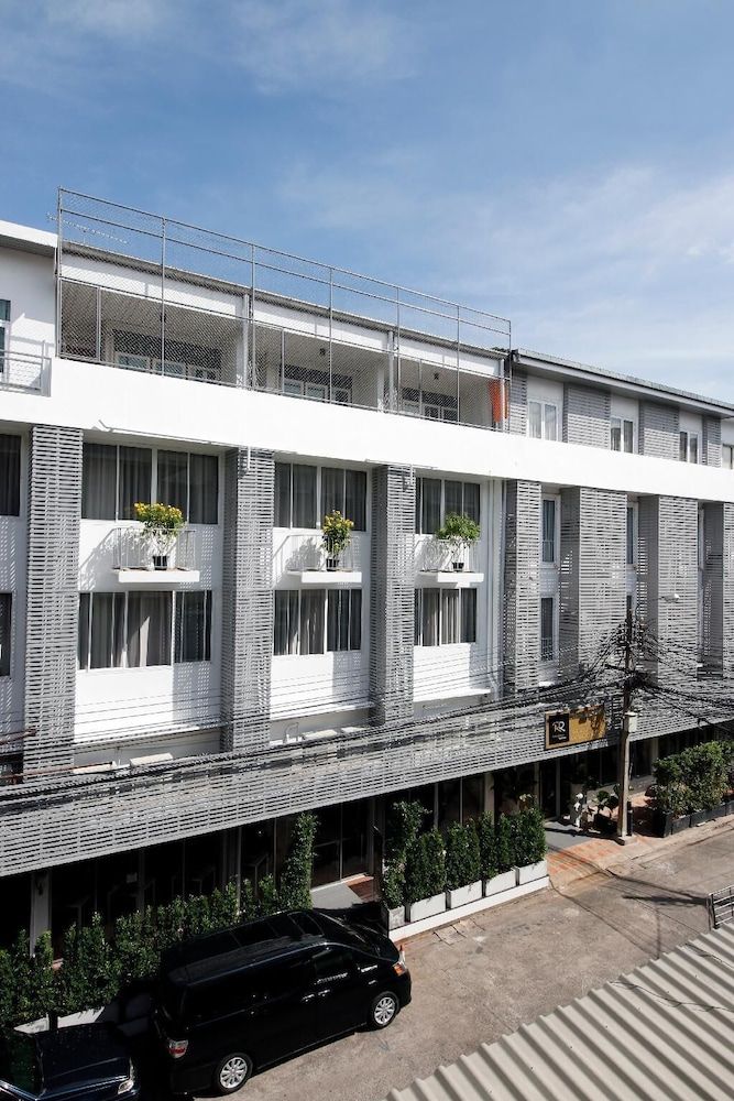 undefined Ratchadamnoen Residence 3