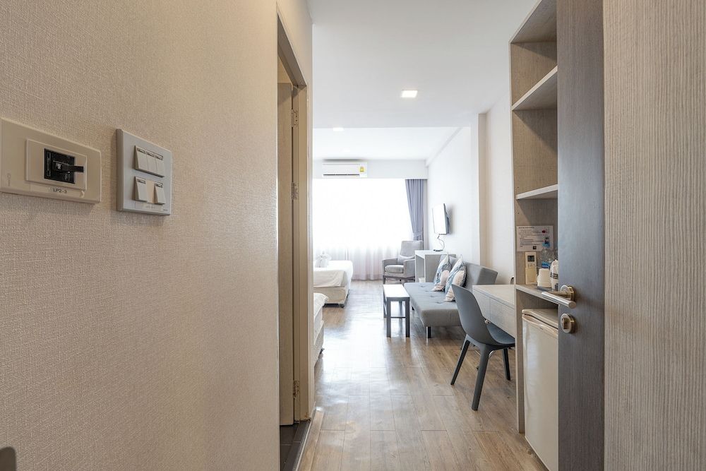 Ratchadamnoen Residence Deluxe Triple Room 20