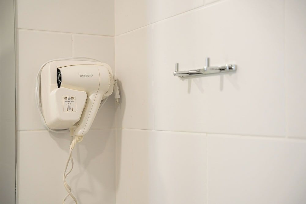 Ratchadamnoen Residence Deluxe Triple Room 15