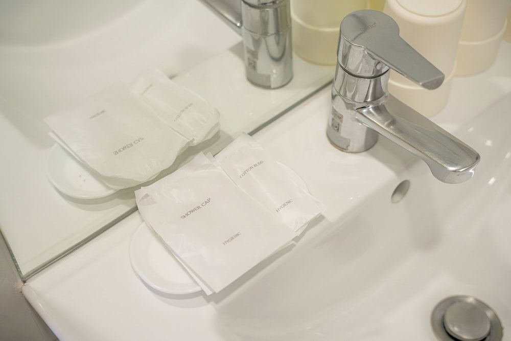 Ratchadamnoen Residence Deluxe Triple Room 16