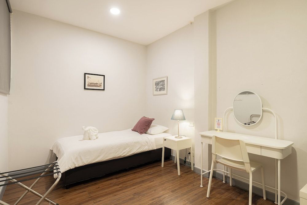 undefined Ratchadamnoen Residence 9