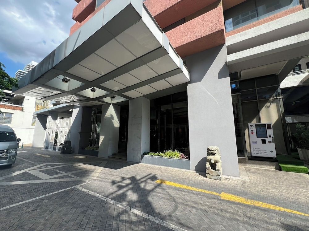 undefined The Quarter Saladaeng by UHG 4