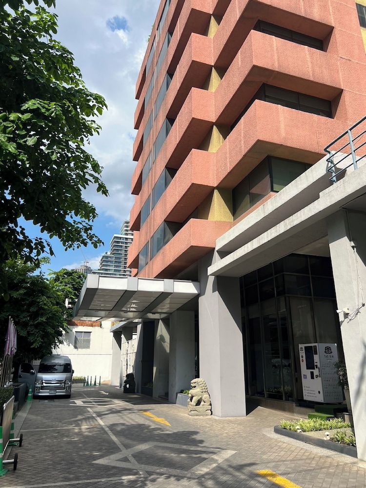 undefined The Quarter Saladaeng by UHG 2