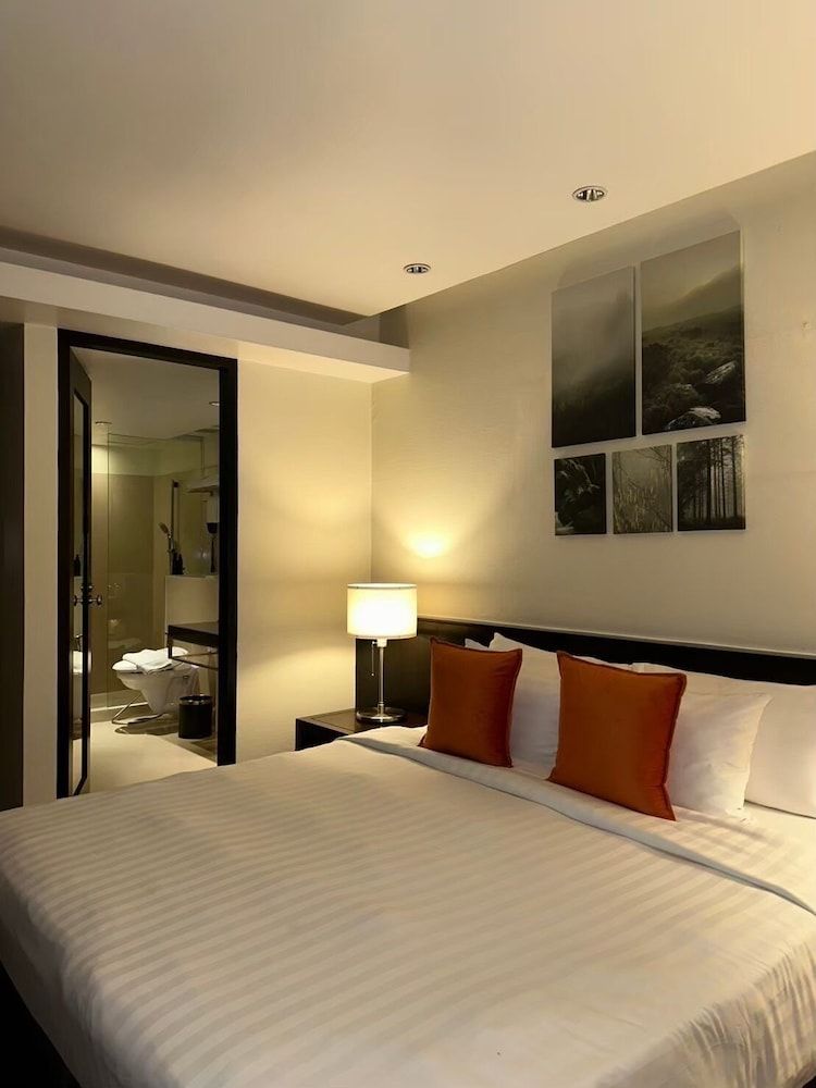 One Bedroom Penthouse Suite
