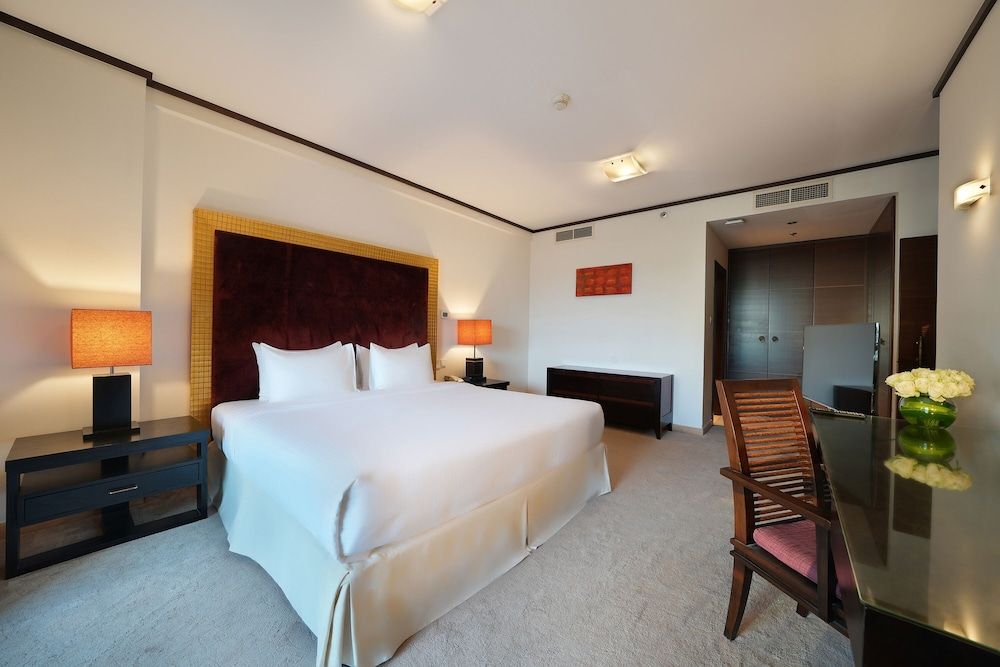 Suite, 2 Bedrooms (King and Twin Beds)