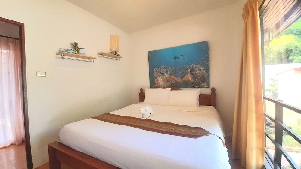 Samui Diving Resort 3 bedroom house with living room & kitchenette 10