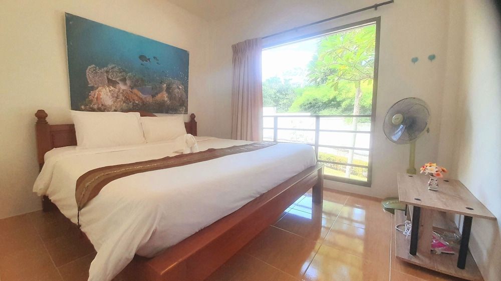 Samui Diving Resort 3 bedroom house with living room & kitchenette 8