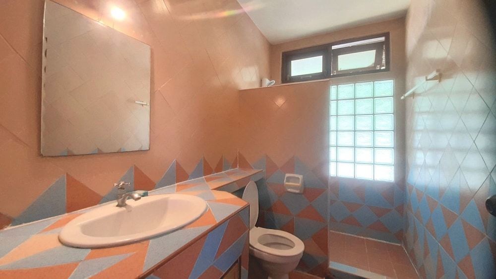 Samui Diving Resort 3 bedroom house with living room & kitchenette 11