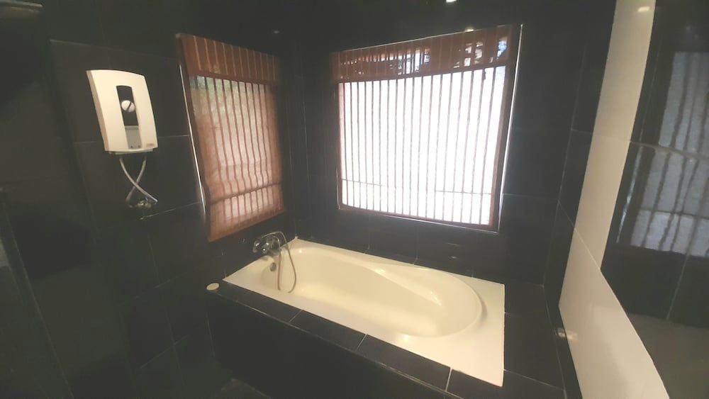 Samui Diving Resort 3 bedroom house with living room & kitchenette 13