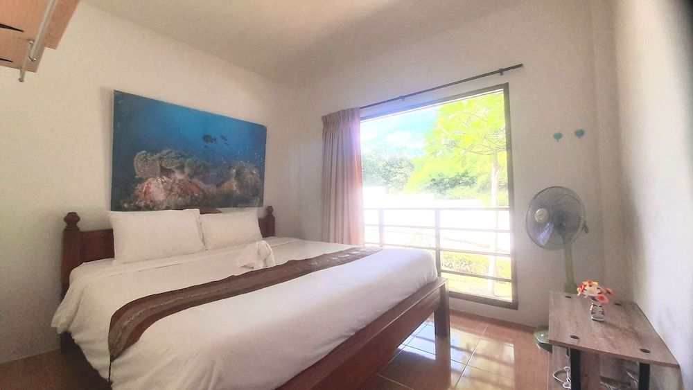 Samui Diving Resort 3 bedroom house with living room & kitchenette 4
