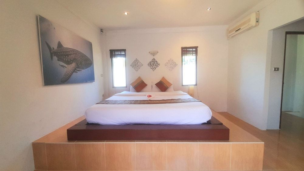 Samui Diving Resort 3 bedroom house with living room & kitchenette 5