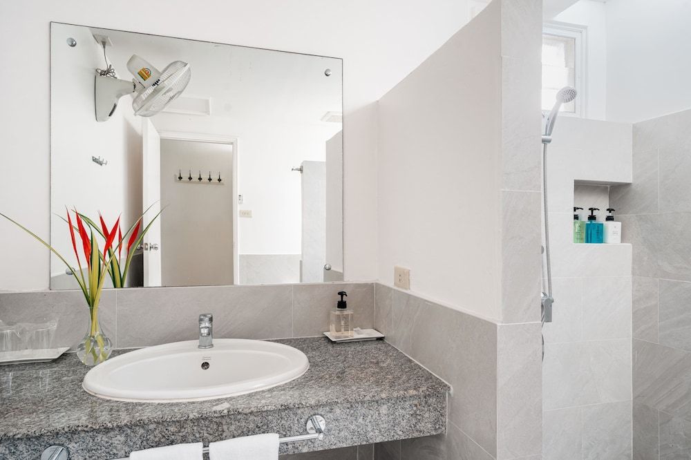 King's Garden Resort Standard Bungalow 12