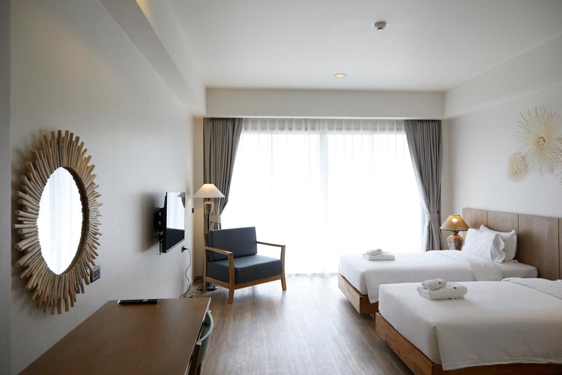 Deluxe Double or Twin Room with City View