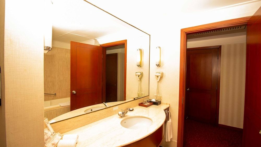 undefined REDTOP Hotel & Convention Center 4