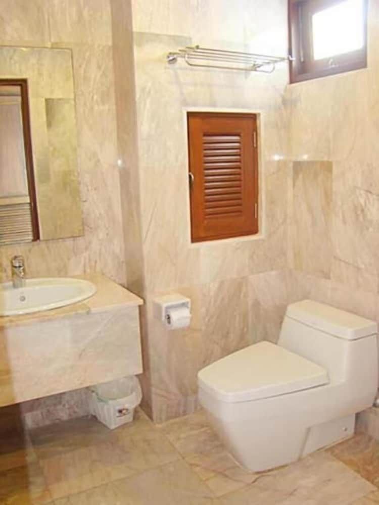 Marina Villa Standard Room 8