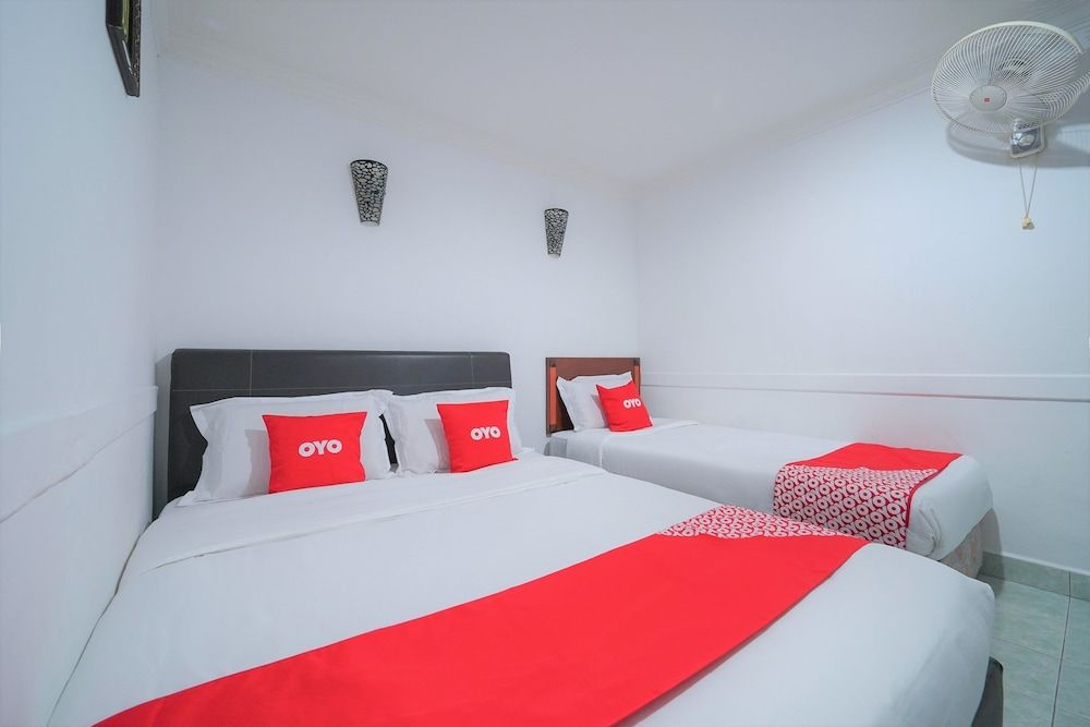 OYO 89850 Mutiara Motel Superior Suite 3