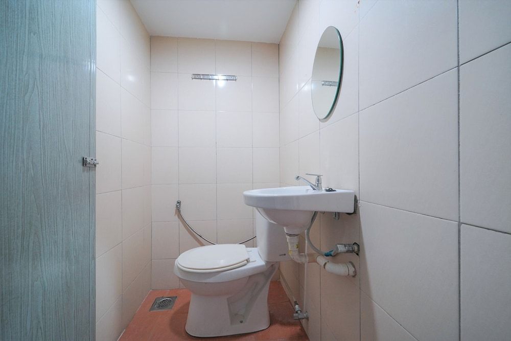 OYO 89850 Mutiara Motel Family Suite 4