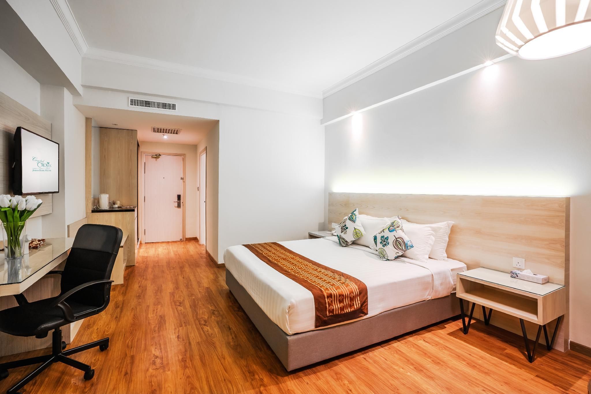 undefined Crystal Crown Hotel 7