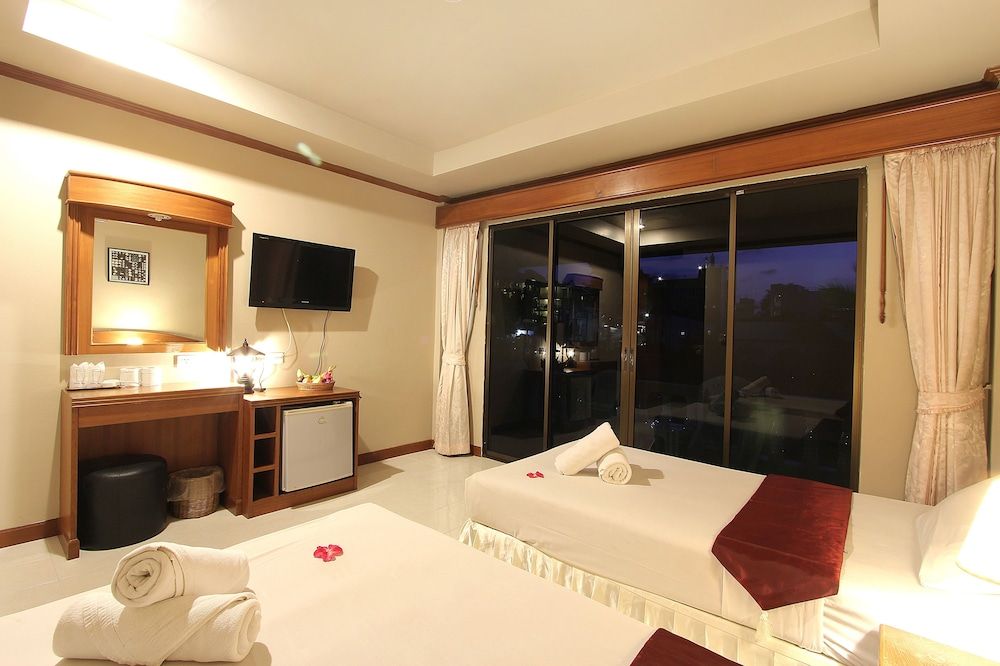 Choophorn House Standard Twin Room 4