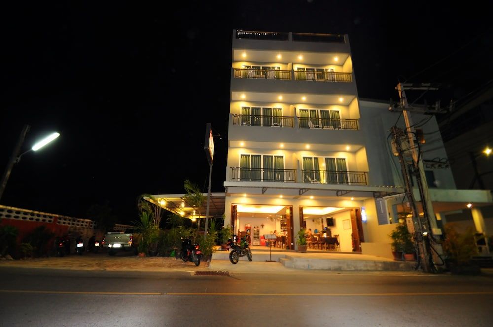 undefined Choophorn House 7