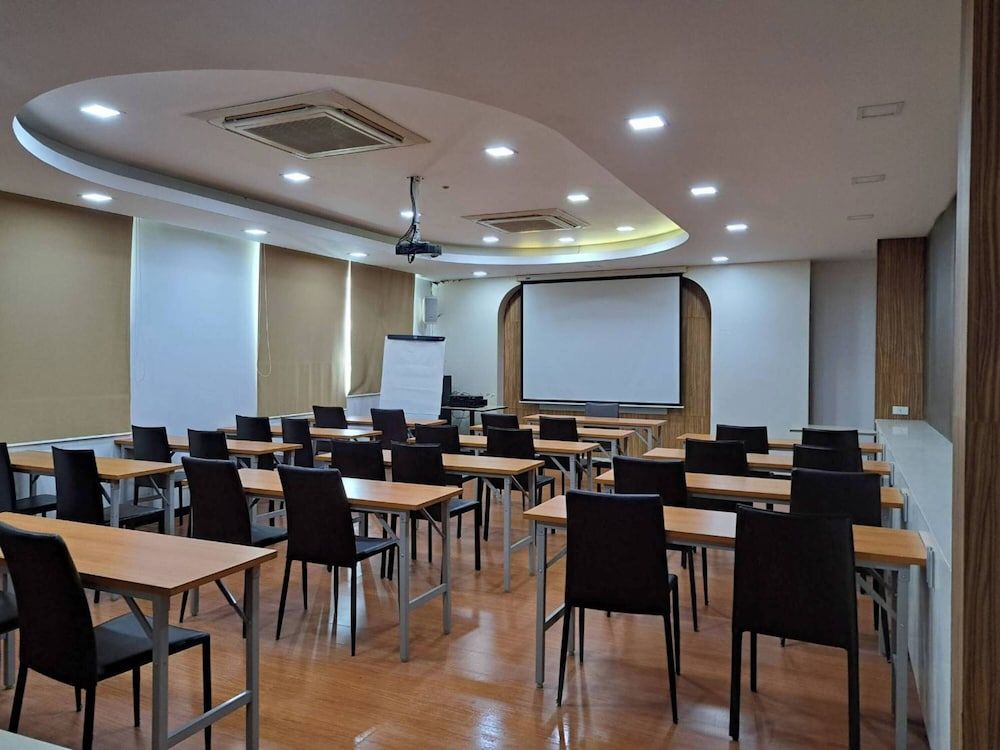 undefined Crystal Suites Suvarnabhumi Airport 10