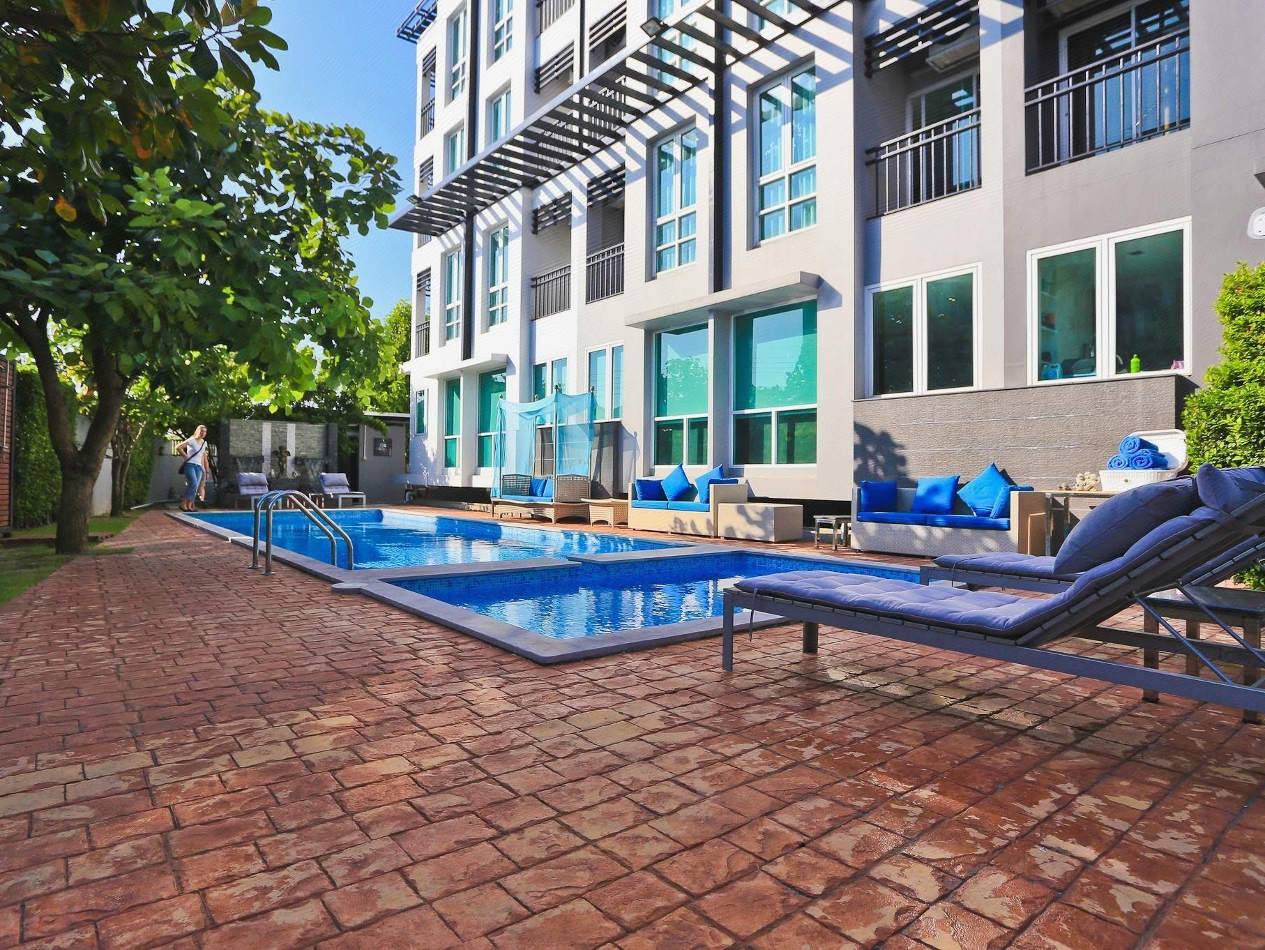 undefined Crystal Suites Suvarnabhumi Airport 6