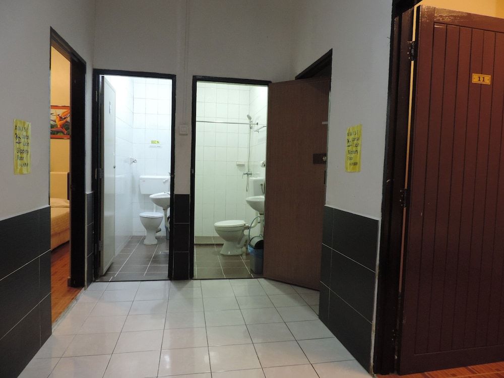 Cameronian Inn Standard Double Room, Shared Bathroom 2