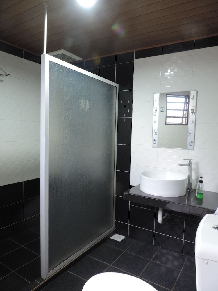 Cameronian Inn Quadruple Room, Private Bathroom 5