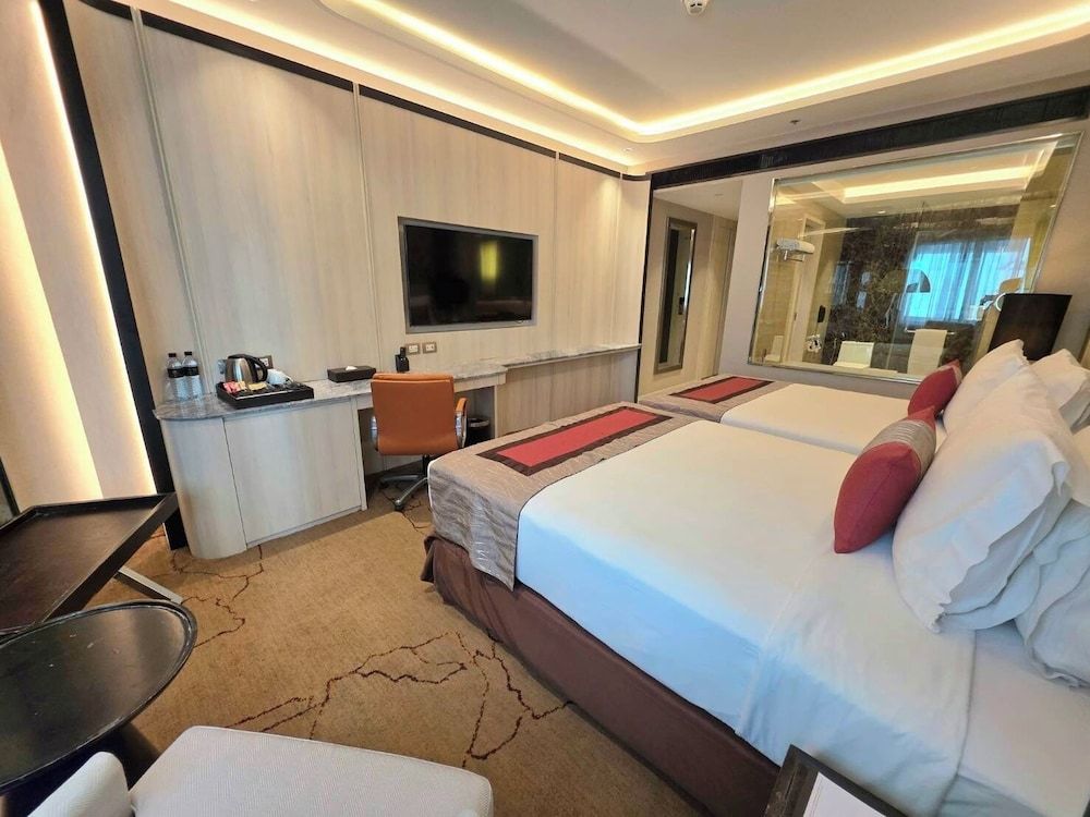 Graceland Bangkok Hotel Deluxe Twin Room 4
