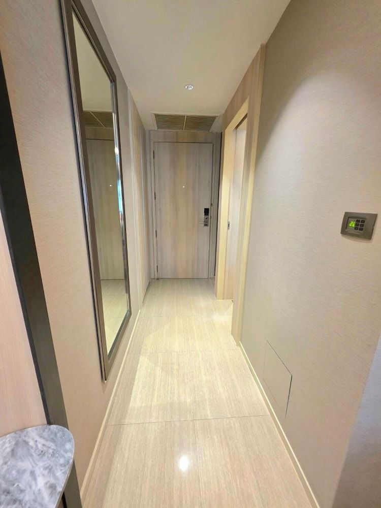 Graceland Bangkok Hotel Deluxe Twin Room 8