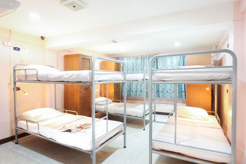 8 - Bed Mixed Dorm