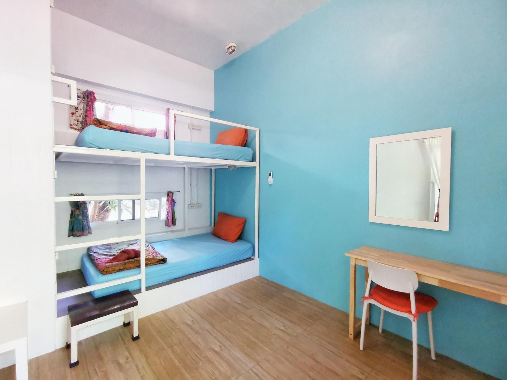 Twin Bed Shared Bathroom