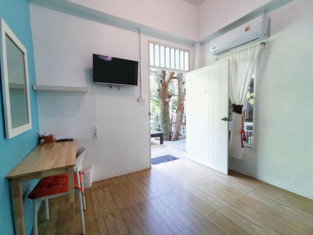 Glur Hostel Room, Shared Bathroom (Two Glur) 5