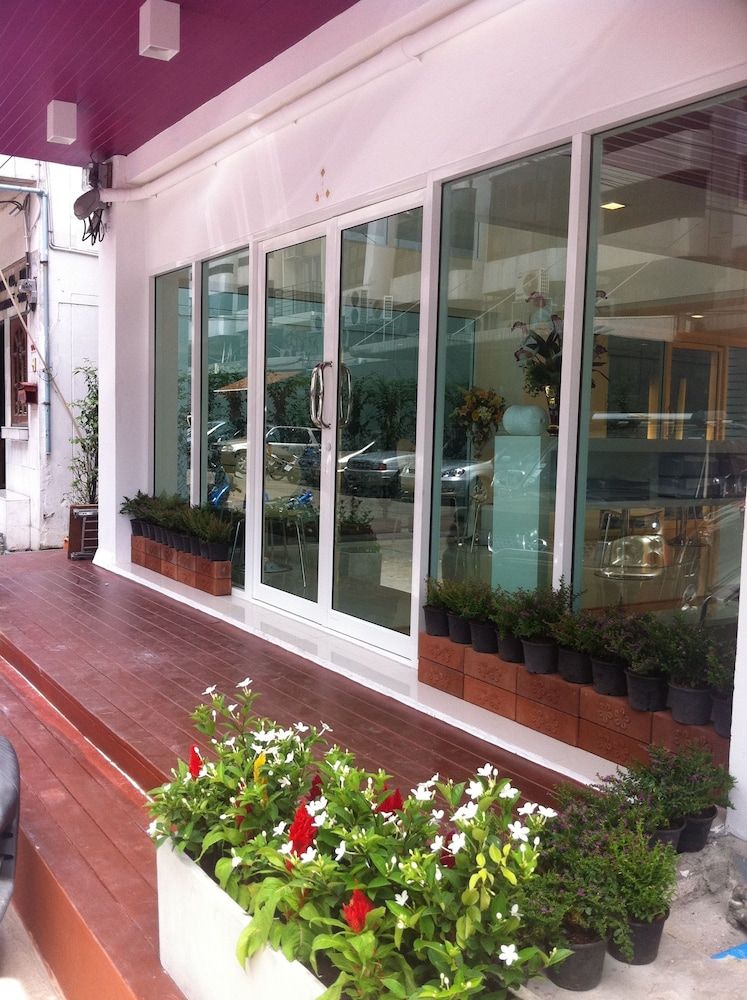 undefined Nantra Ekkamai 2