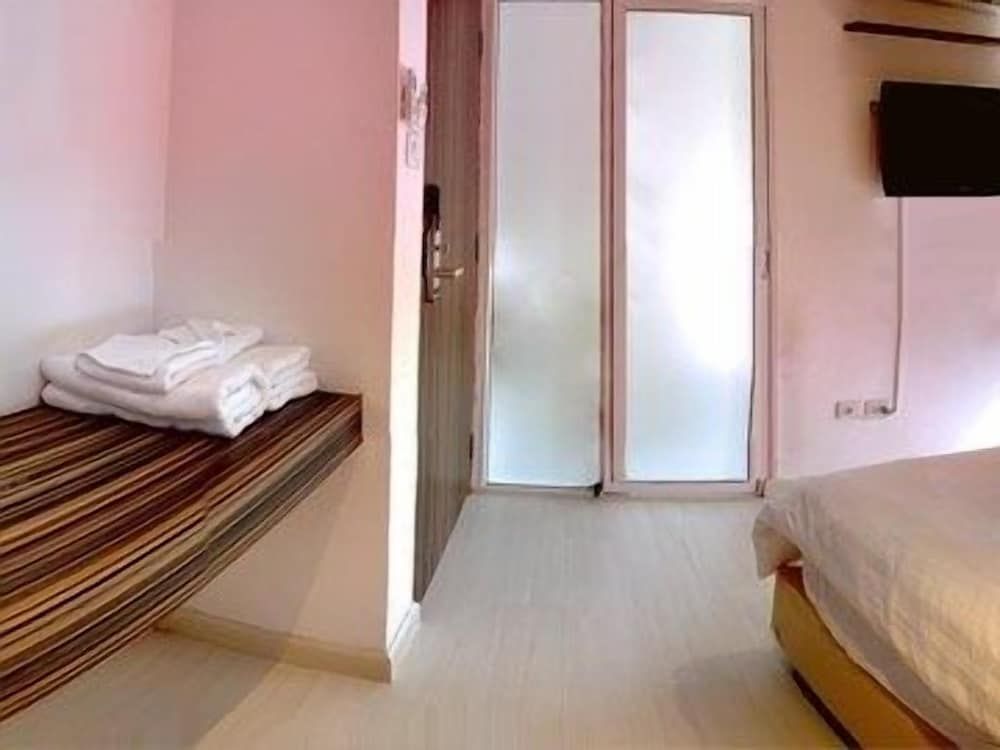 Nantra Ekkamai Standard Room, 1 Queen Bed 6